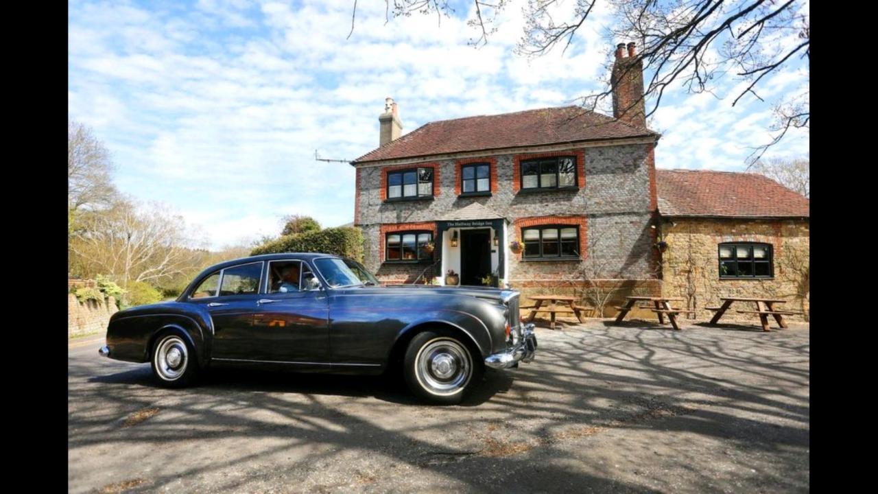 Halfway Bridge Hotel Midhurst Exterior photo